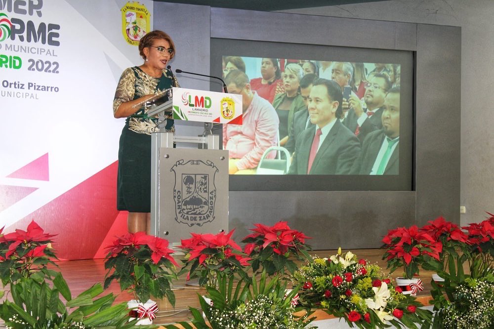 Sisbeles01's tweet photo. En representación del Gobernador @mrikelme , recibimos el Primer Informe de Resultados de la Alcaldesa @magdaotz
Gracias a su trabajo, dedicación y coordinación con el @gobiernodecoahuila garantiza p/todas las familias lamadritenses crecimiento y bienestar en un ambiente seguro. https://t.co/R5EAmm1Agn