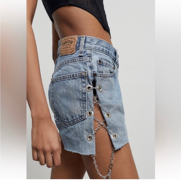 LastingBeauty_'s tweet photo. So good I had to share! Check out all the items I'm loving on @Poshmarkapp #poshmark #fashion #style #shopmycloset #meettheposher #levis #incinternationalconcepts: https://t.co/W10XkPVUHu https://t.co/CgYWidALMr