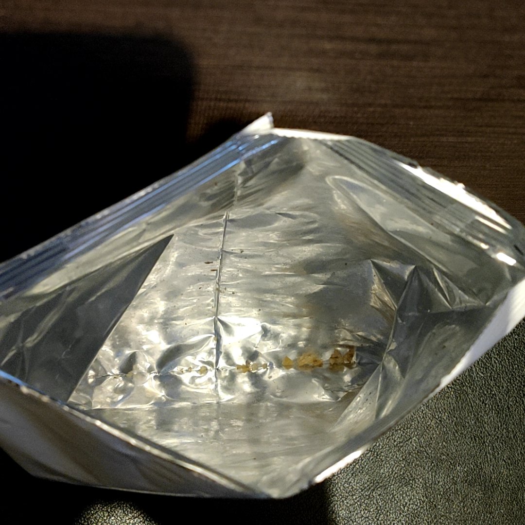 noshiosan's tweet photo. ウルトラガーリック！
開けた瞬間にんにくの匂いがプアーっと漂うポテチ。にんにく好きの私は、あっという間に食べてしまいました。にんにく好きの方お試しあれ! https://t.co/N5MWAKKAgB