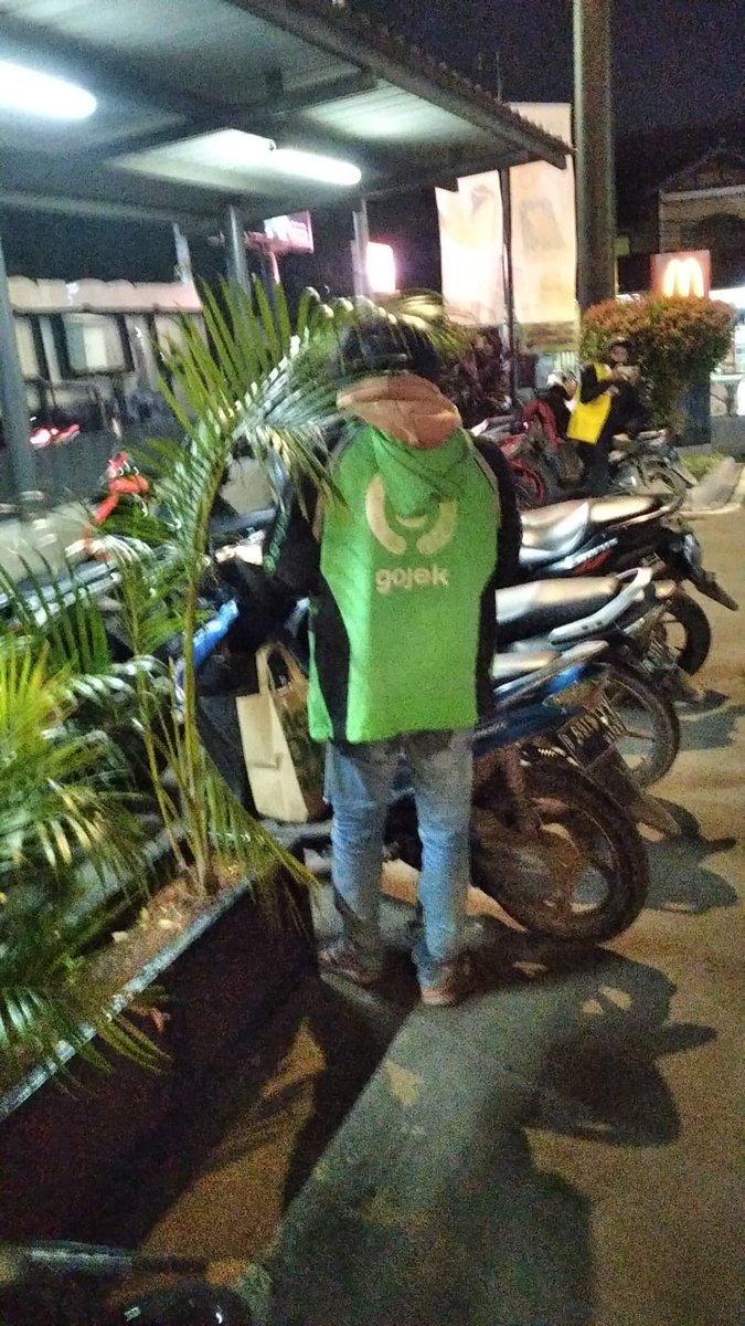 Mas mbok bilangin Bu Risma... Saya sejak pak de jadi presiden sampe sekarang ngk pernah sekalipun dapat BLT apa bsu....