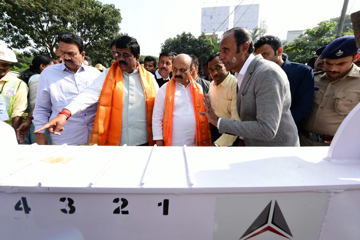 Janaparadwani's tweet photo. ಮುಖ್ಯಮಂತ್ರಿ  ಬಸವರಾಜ ಬೊಮ್ಮಯಿ ಅವರು ಇಂದು ಬೆಂಗಳೂರಿನ  ಸಿ ವಿ ರಾಮನ್ ನಗರದಲ್ಲಿ ನೂತನ ತಂತ್ರಜ್ಞಾನ ಬಳಸಿ ನಿರ್ಮಾಣ ಮಾಡಿರುವ ರಾಪಿಡ್ ರಸ್ತೆಯನ್ನು ಉದ್ಘಾಟನೆ ಮಾಡಿದರು. 
ಈ ಸಂದರ್ಭದಲ್ಲಿ ಲೋಕೋಪಯೋಗಿ ಸಚಿವರಾದ ಸಿ.ಸಿ ಪಾಟೀಲ್, ಸಿವಿ ರಾಮನ್ ನಗರ ಶಾಸಕ ಎಸ್ ರಘು ಹಾಜರಿದ್ದರು. @BSBommai @BJP4Karnataka https://t.co/zQ2Y83S7MX