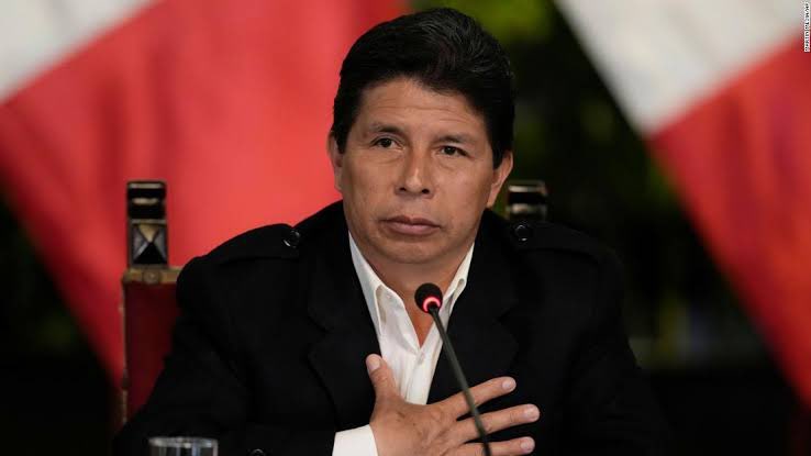 RT @AkpraiseMedia: Peru's President has been impeached and arrested for dissolving the Parliament. https://t.co/ure3HSxt7O
