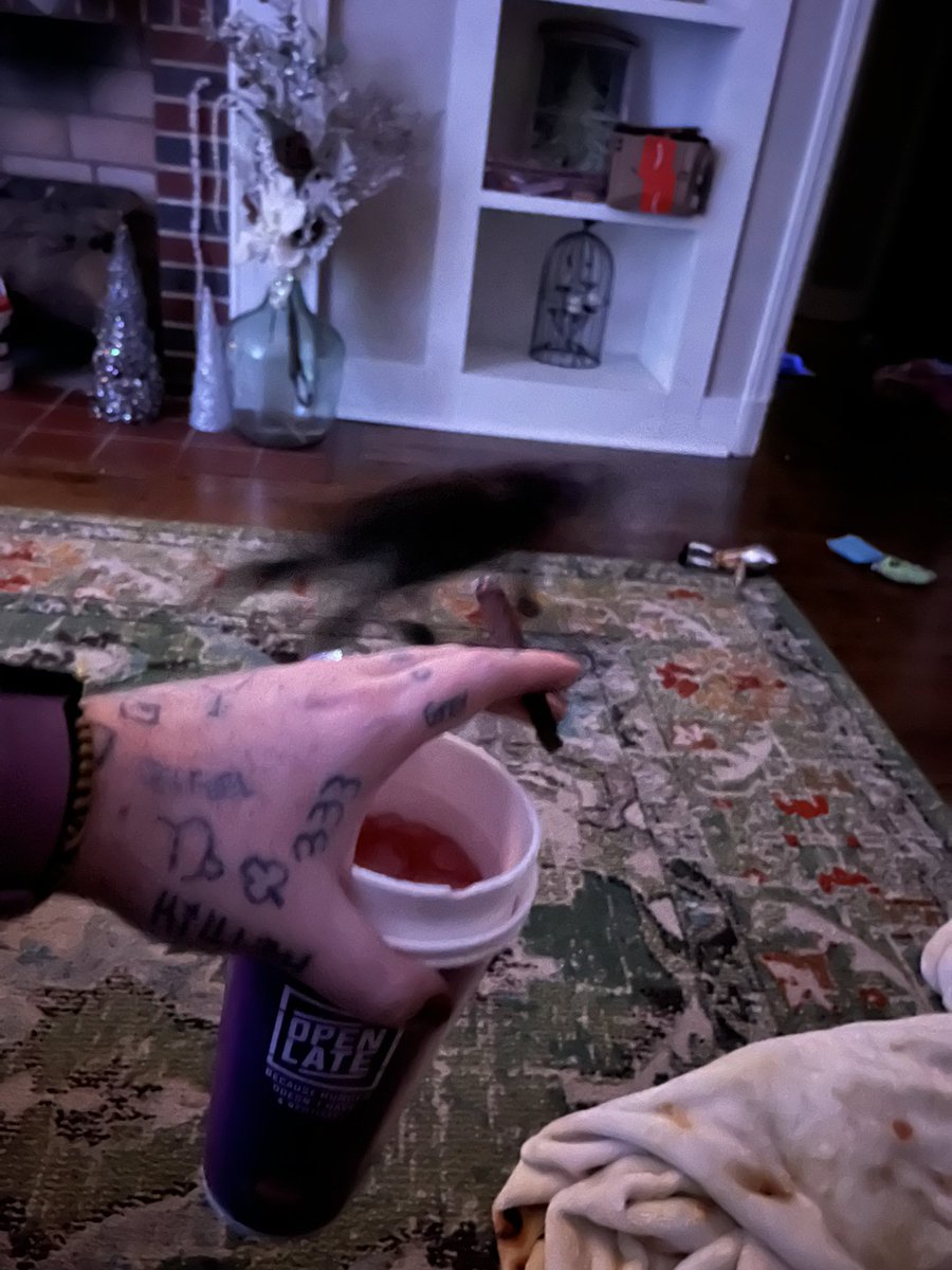 krvndxn's tweet photo. #ghsp #shsp #GHSP till my cat is a blur 🐈‍⬛ #PositiveSquad hope every one staying well during this helliday season. https://t.co/2fDq3GSk2s