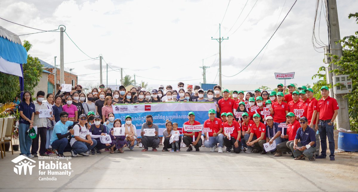 HabitatCambodia's tweet image. 30 Northbridge International School Cambodia students, 30 EFG Cambodia employees, community people and the Habitat Cambodia team spent their weekends together building a new house, painting 4 houses, conducting hygiene awareness, and cleaning up the community.