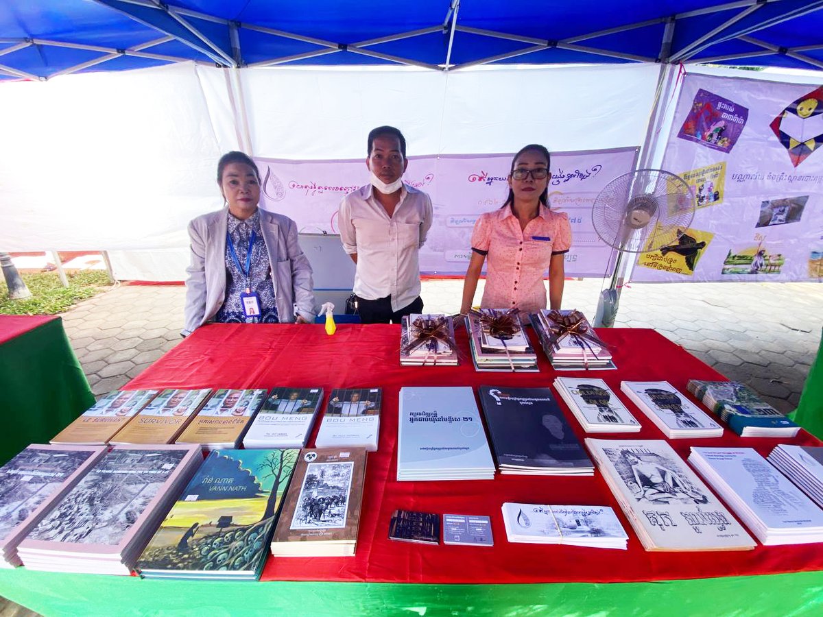 TuolSlengMuseum's tweet photo. «មួយថ្ងៃអាន មួយថ្ងៃដឹង» 
ចាប់ពីថ្ងៃទី០៩ ដល់១១ ខែធ្នូ ឆ្នាំ២០២២ សារមន្ទីរទួលស្លែងនឹងចូលរួមពិព័រណ៍សៀវភៅតាមរយៈ ការរៀ���ចំស្ដង់សៀវភៅលេខ ២៧ https://t.co/Kfp22XYOrv