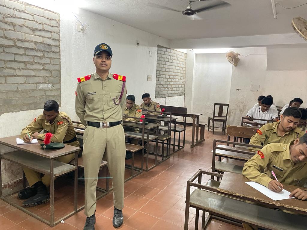 subhranshu165's tweet photo. Today,an essay and article writing competition was held between the cadets of #STEWARTSCIENCECOLLEGE under @OneODArtyBtyNCC on the topic of #puneetsagarabhiyaan... It's a nationwide campaign to clean seashores and beaches.
@CMO_Odisha
@utkalpride
@kalinga_sagar
@HQ_DG_NCC ... https://t.co/De378JnVhd