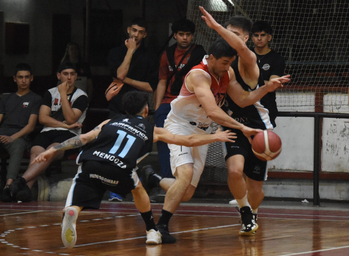 SoyDelEsteOk's tweet photo. Marcha atrás: finalmente el segundo juego de Semifinales entre el León y el Celeste sí se jugará https://t.co/MDW5bJzdm8
#Deportes #Básquet #FBPM #SoyDelEste https://t.co/CHQUlqQEBv