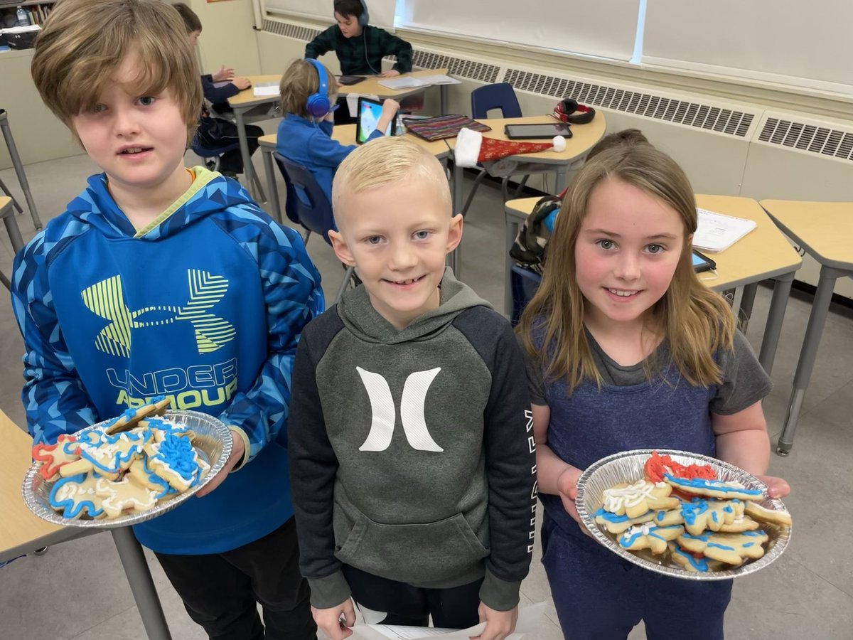“Cookies for TAP” delivery day! $2 a cookie raised $1215 for <a href="/walzad/">Walter Zadow P.S.</a> families in need. Thank you <a href="/ArcherTeskey/">Ms Archer Teskey</a>  for making this happen! We’re so lucky to have <a href="/ArnpriorDHS/">Arnprior DHS</a> to create these learning/teaching experiences! @RCDSB <a href="/TAPArnprior/">TAP</a>