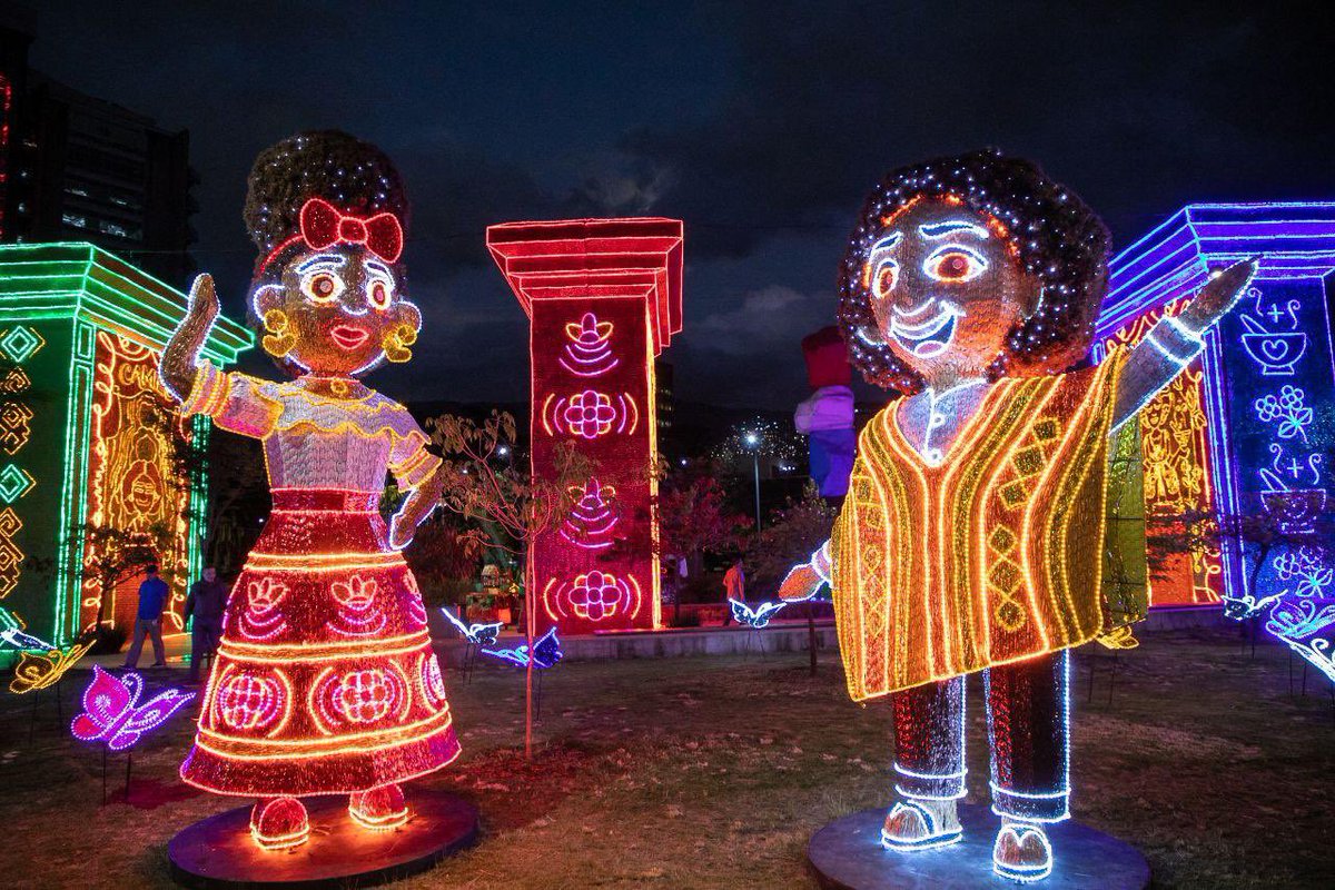 AndreeUribeM's tweet photo. Definitivamente la navidad en mi ciudad es un encanto 💕🎄

Gracias a las más de 100  madres cabeza de familia que hicieron posible que el Parque de las Luces luzca de esta manera. 🎄✨

Su esfuerzo y dedicación reflejan la identidad paisa 💪🏼
#MedellinEncantaEnNavidad https://t.co/IrSjuYzxVG