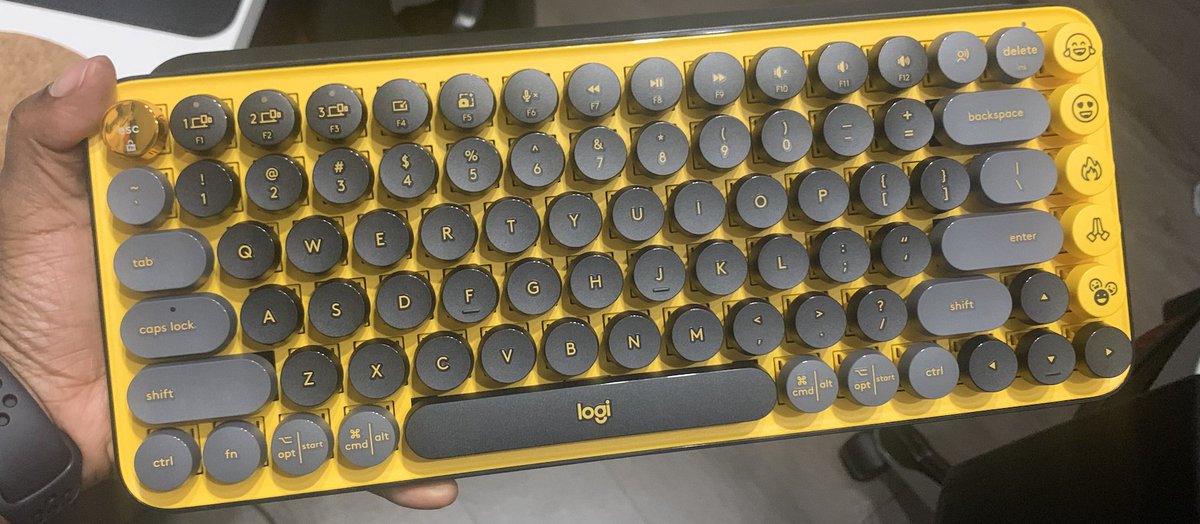 MLNTDTechBae's tweet photo. Mostly a vanity purchase & I'm okay with that!!
*clickity-clack, typewriter's BACK!* 😂
#Logitech #MechanicalKeyboard #POPKeys https://t.co/zgw9UvbbQA