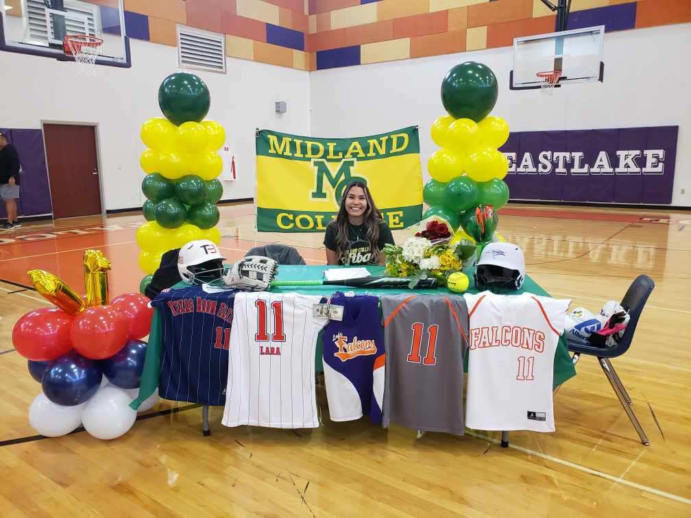 angelina lara🦕 tweet media