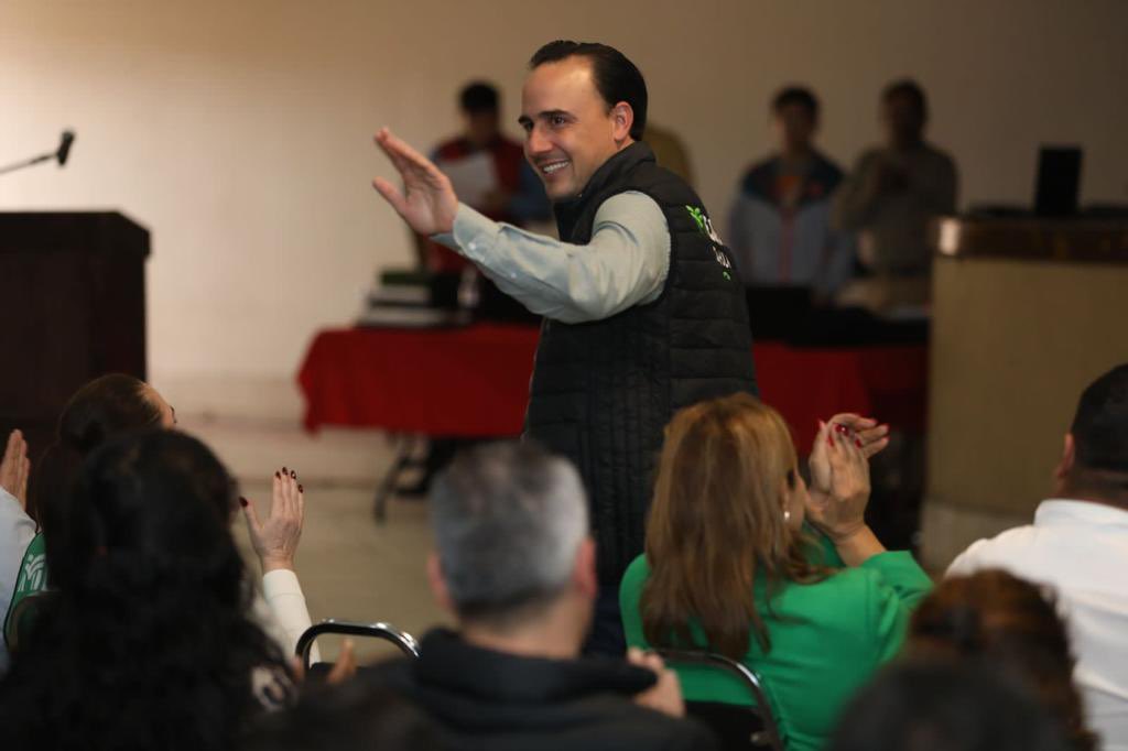 manolojim's tweet photo. Que gusto saludar a nuestro gran equipo #MejoraCoahuila de #Sabinas. Muchas gracias por todo su apoyo para sacar adelante todos los programas y obras para bien de nuestra gente. #Coahuila 👍🏼🤠💪🏼 https://t.co/kblJsOztap