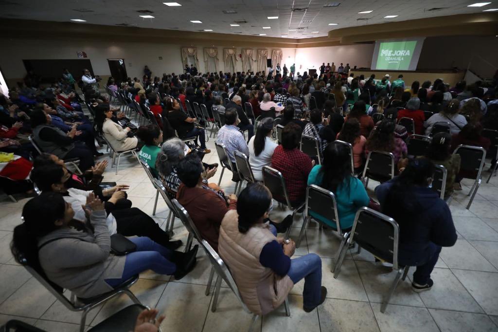 Que gusto saludar a nuestro gran equipo #MejoraCoahuila de #Sabinas. Muchas gracias por todo su apoyo para sacar adelante todos los programas y obras para bien de nuestra gente. #Coahuila 👍🏼🤠💪🏼