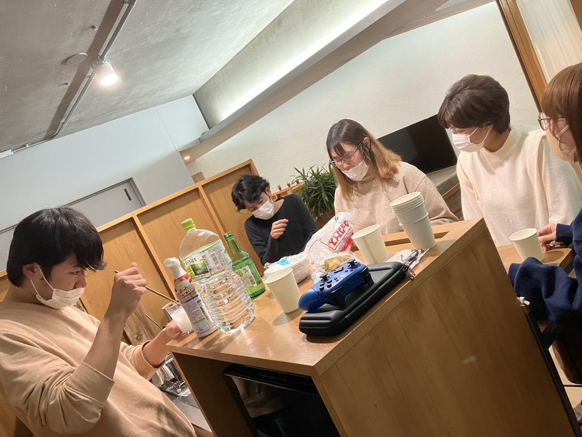 LinkStory_coltd's tweet photo. LS Barで仕事終わりに...🍸
#LSBar https://t.co/SpbaIXU1Pf