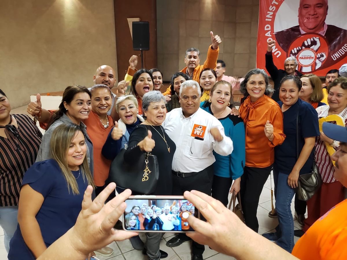 EverardoPadron5's tweet photo. Excelente encuentro con mis amigas y amigos de #SanBuenaventura.

Refrendamos nuestro compromiso para participar este 9 de diciembre a las 9:00hrs en favor de nuestro Proyecto Institucional.

#VotaNaranja 🟠
#UnidosSomosMásFuertes 🤝 https://t.co/8FpCxkM2V6