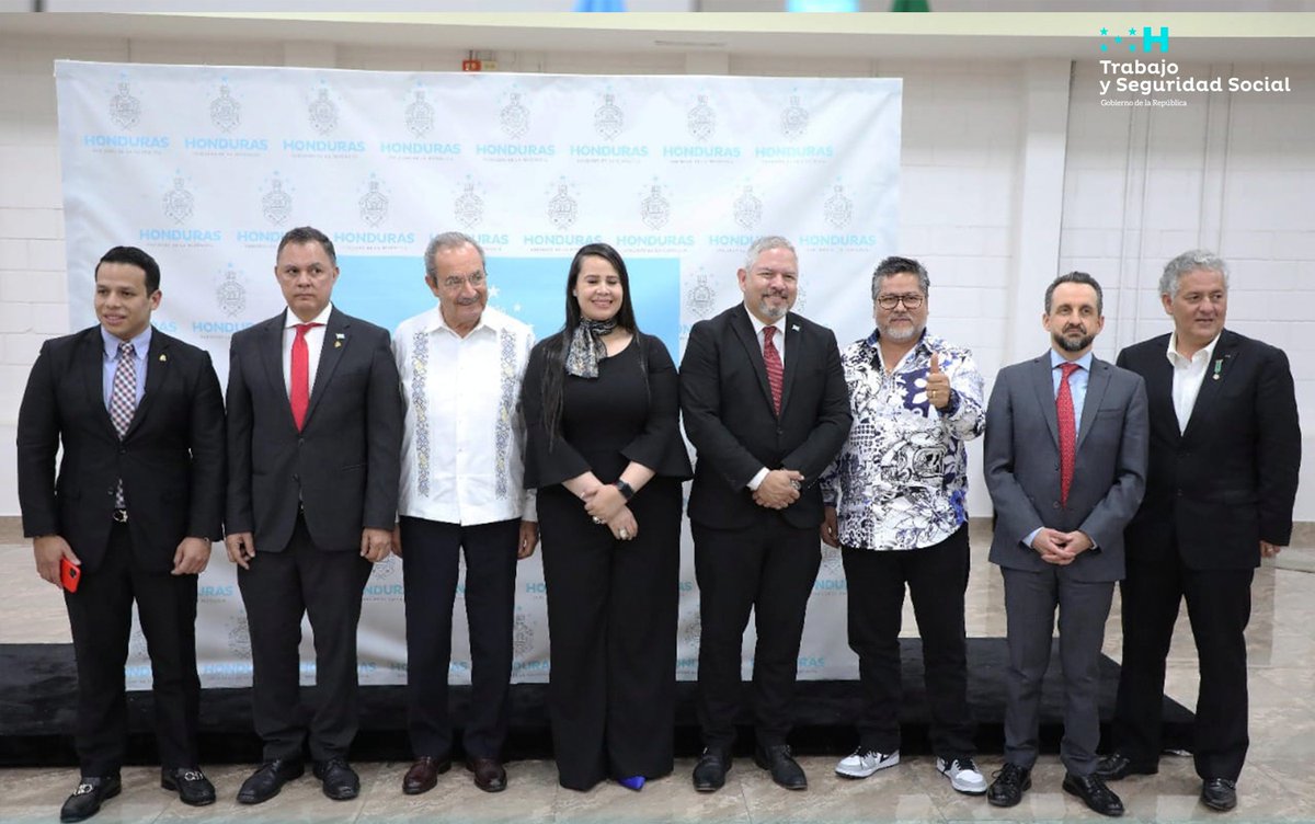 Trabajo_hn's tweet photo. ÂĄ10 mil permisos mÃĄs! SETRASS y "Big Force Academy" entrevistarÃĄn candidatos para los primeros 300 empleos. Autoridades de la SecretarÃa de Trabajo, el Gobierno de MÃĐxico y la SecretarÃa de Relaciones Exteriores del Gobierno firmaron hoy el convenio.
#PTTE #SETRASS #Refundacion https://t.co/kXxLilPvJ7