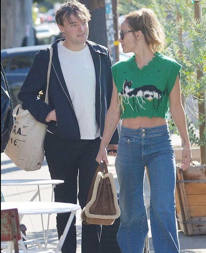 Harry Styles, Olivia Wilde updates🍋🍋 tweet media