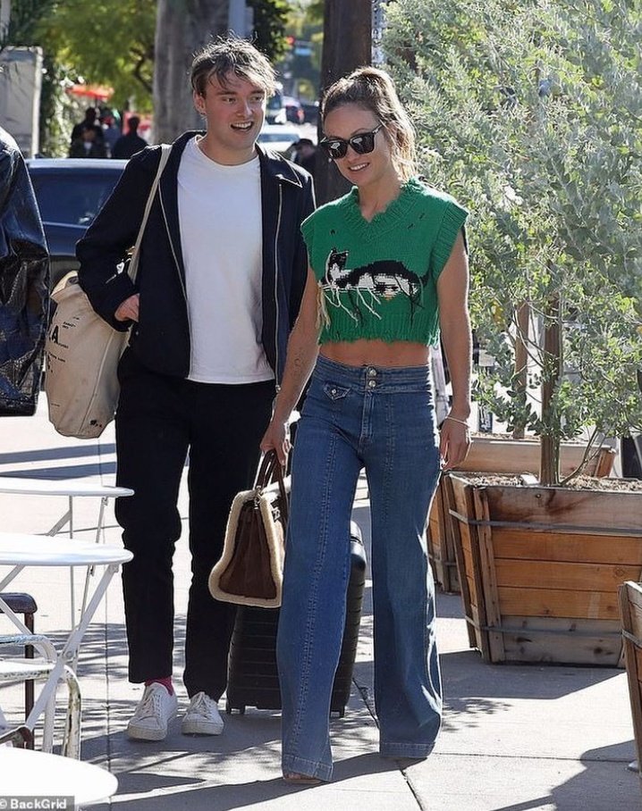 Harry Styles, Olivia Wilde updates🍋🍋 tweet media