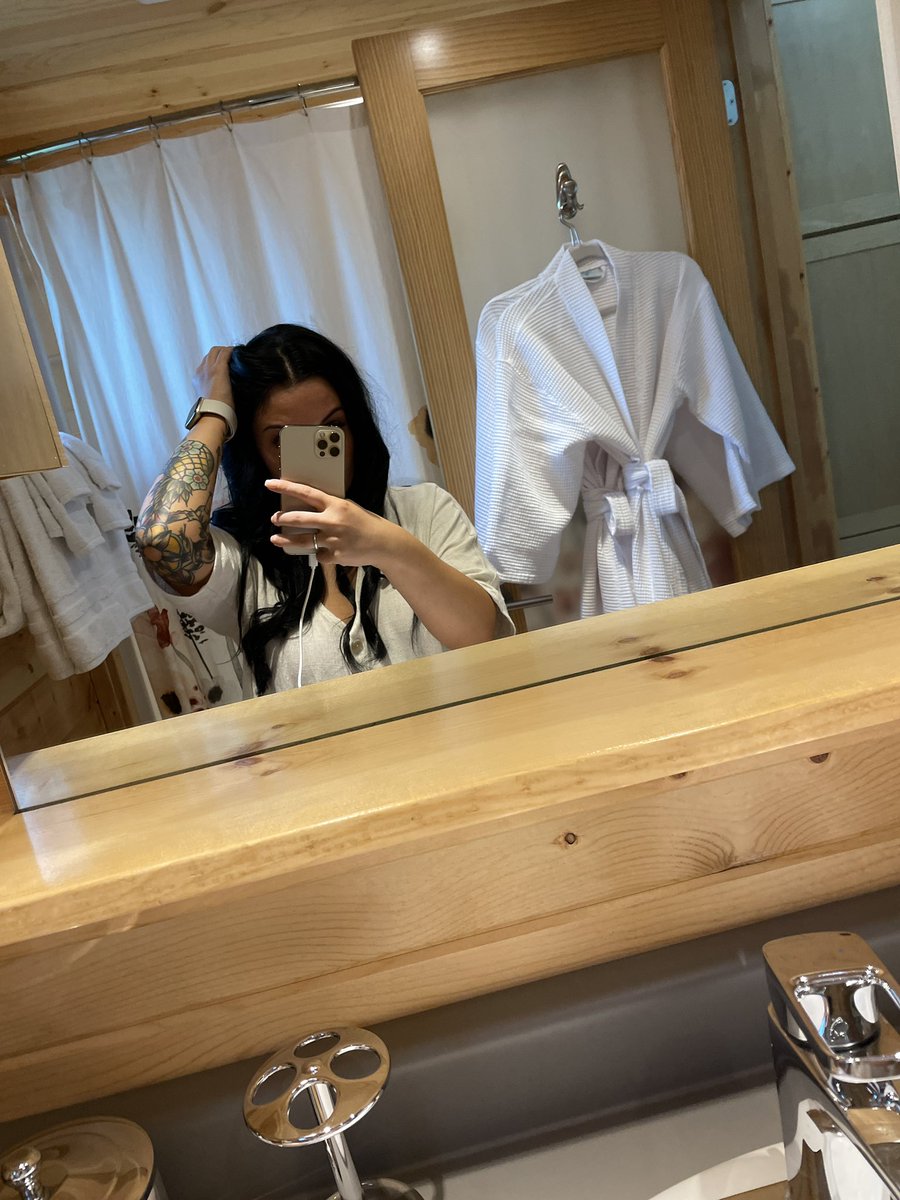 Alicia on Twitter: "RT @BadGirlBean: Happy place. 💕"