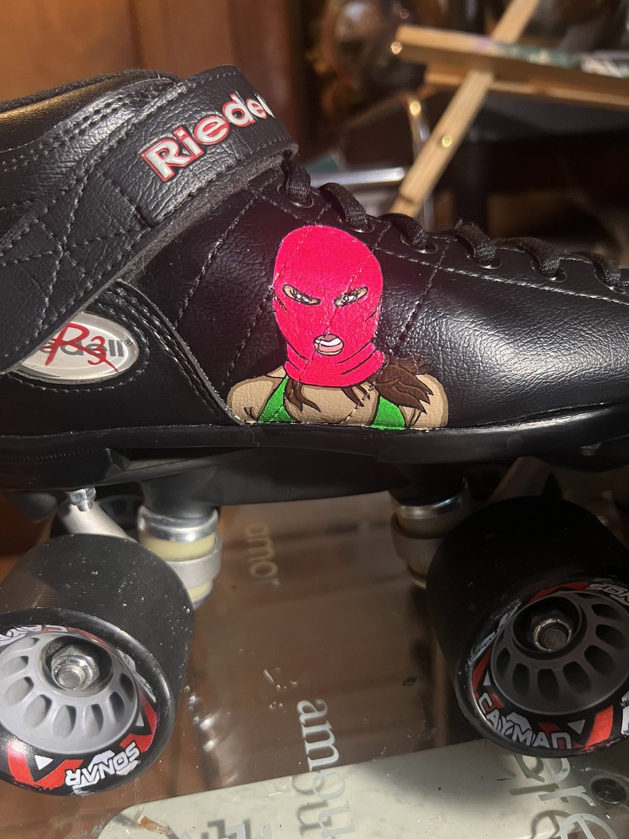 aadrriiannnap's tweet photo. Ski mask skates https://t.co/Erec7ac1mx