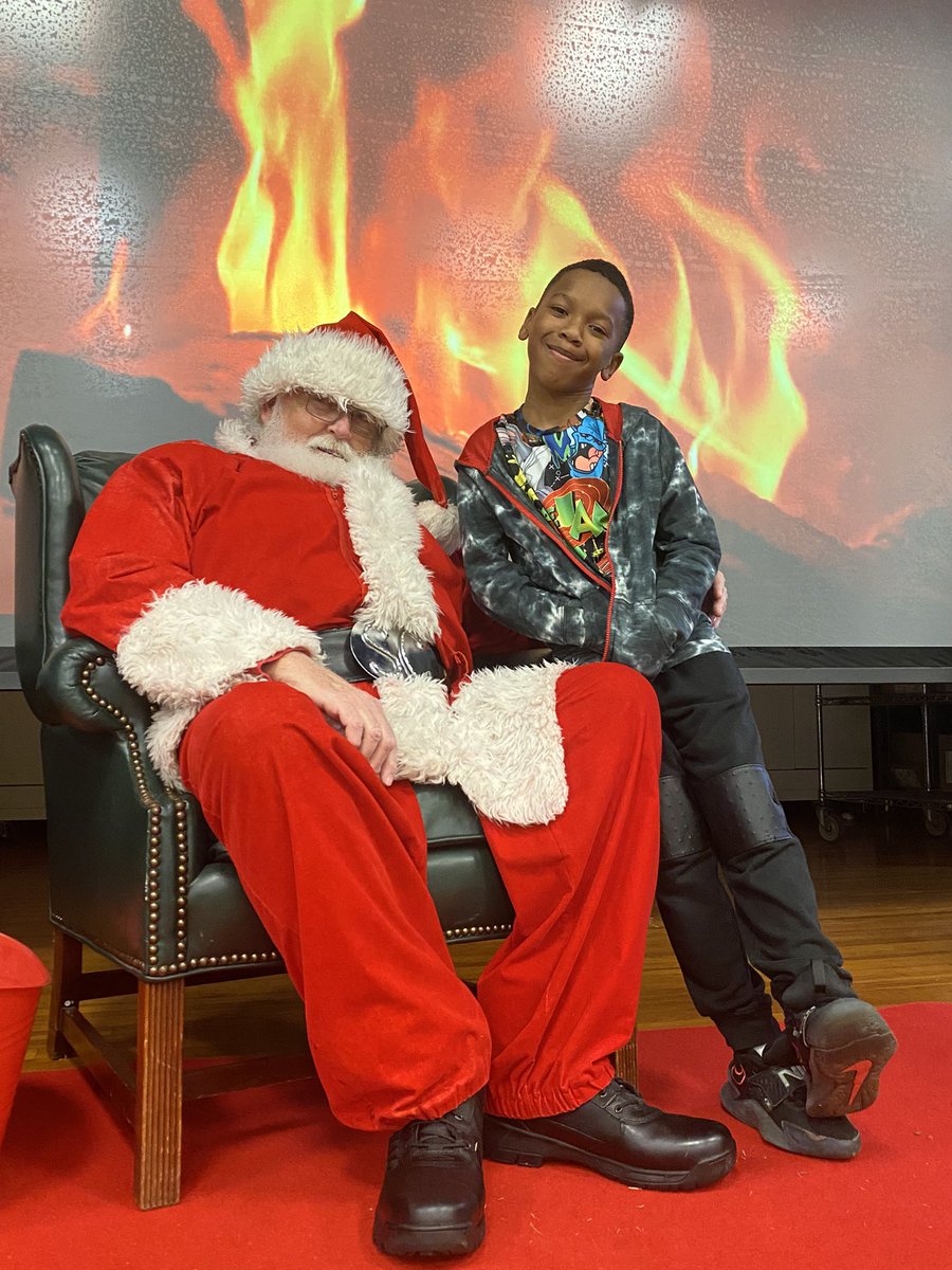 HESdenisonisd's tweet photo. Thank you PTO for sponsoring Supper with Santa! He said all the Bulldogs are on the good list! https://t.co/gnqTaqcTiD