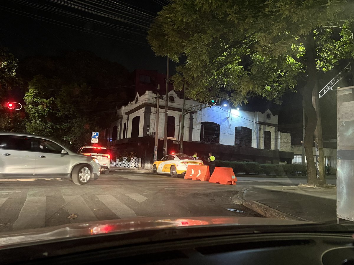 RaKsHa81's tweet photo. @OVIALCDMX como siempre sus cierren sinsentido ocasionando mucho más tráfico (puebla y florencia) 🖕🏻🖕🏻 https://t.co/kzhueGoCML