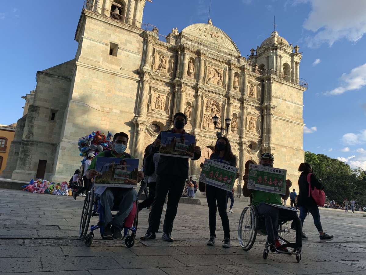 FilmarCdOax's tweet photo. Aún están a tiempo de comprar sus “cachitos” conmemorativos a la tradicional #NocheDeRábanos 2022, suerte en el Sorteo Superior de este 09 de diciembre. https://t.co/ZRzTc22rZF