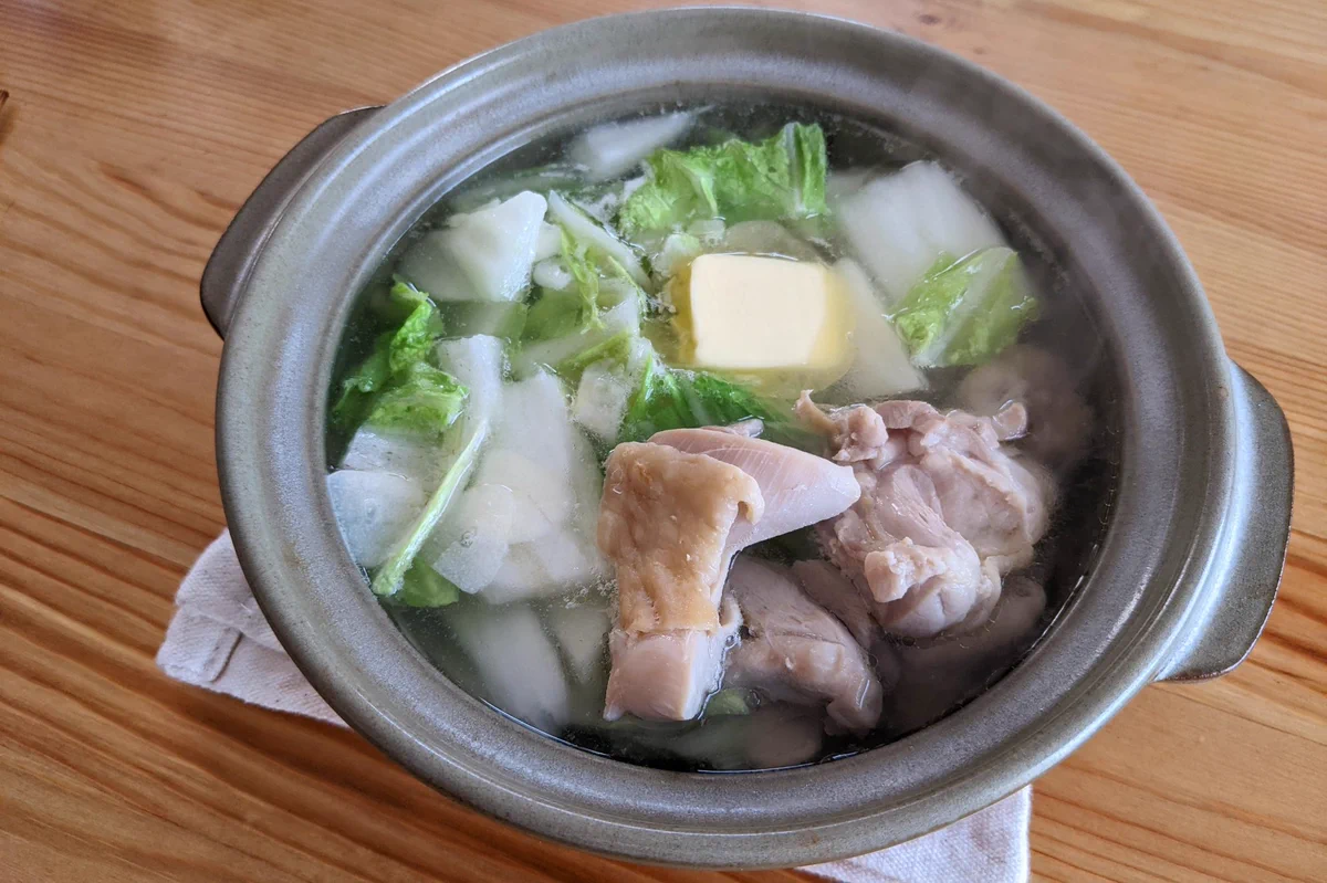温かい料理が食べたくなるこれからの季節にぴったりそう！鶏もも肉などを使った「鍋」レシピ！
