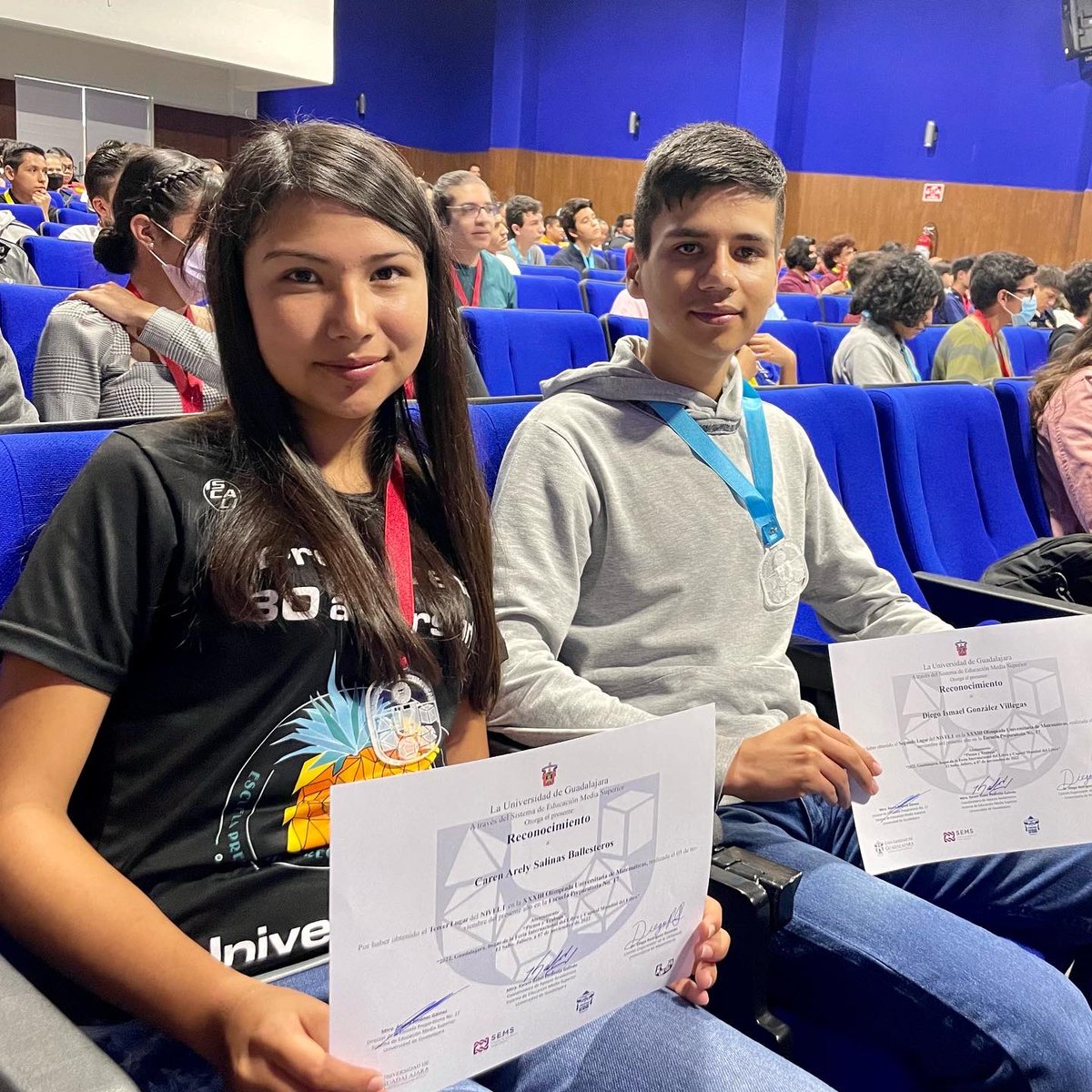PrepaArenal's tweet photo. El día de hoy nuestros estudiantes Diego Ismael González Villegas y Caren Arely Salinas Ballesteros, fueron reconocidos con el segundo y tercer lugar, respectivamente, en la Olimpiada Universitaria de Matemáticas del @sems_udg  @udg_oficial 🏆👏🏽
@rvillanueval @CesarBarbaD https://t.co/gTWgB0K7Qq