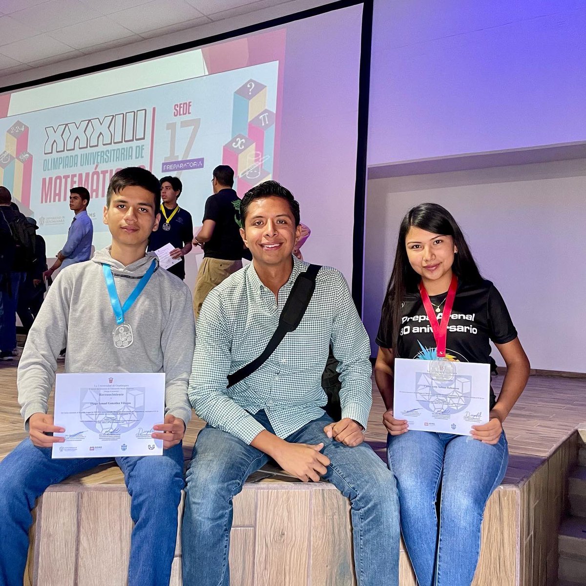 PrepaArenal's tweet photo. El día de hoy nuestros estudiantes Diego Ismael González Villegas y Caren Arely Salinas Ballesteros, fueron reconocidos con el segundo y tercer lugar, respectivamente, en la Olimpiada Universitaria de Matemáticas del @sems_udg  @udg_oficial 🏆👏🏽
@rvillanueval @CesarBarbaD https://t.co/gTWgB0K7Qq