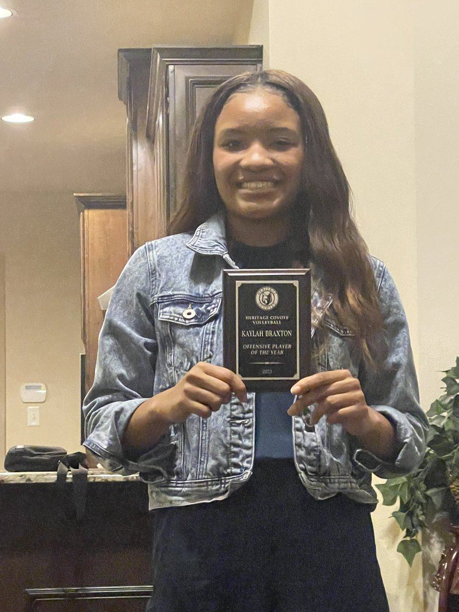 RonnieBraxtonA1's tweet photo. U CANT MAKE THIS UP BABY GIRL VB PLAYER OF THE YEAR COLLEGE QB  FRESHMAN ALL-AMERICAN DISTRICT MVP TEXAS HEISMAN TROPHY LANDRY AWARD @JaylonBraxton6 @braxton_kaylah @braylon_braxton #RIGHTEOUSNESS #JN #YAH https://t.co/yQqjSG5gZp
