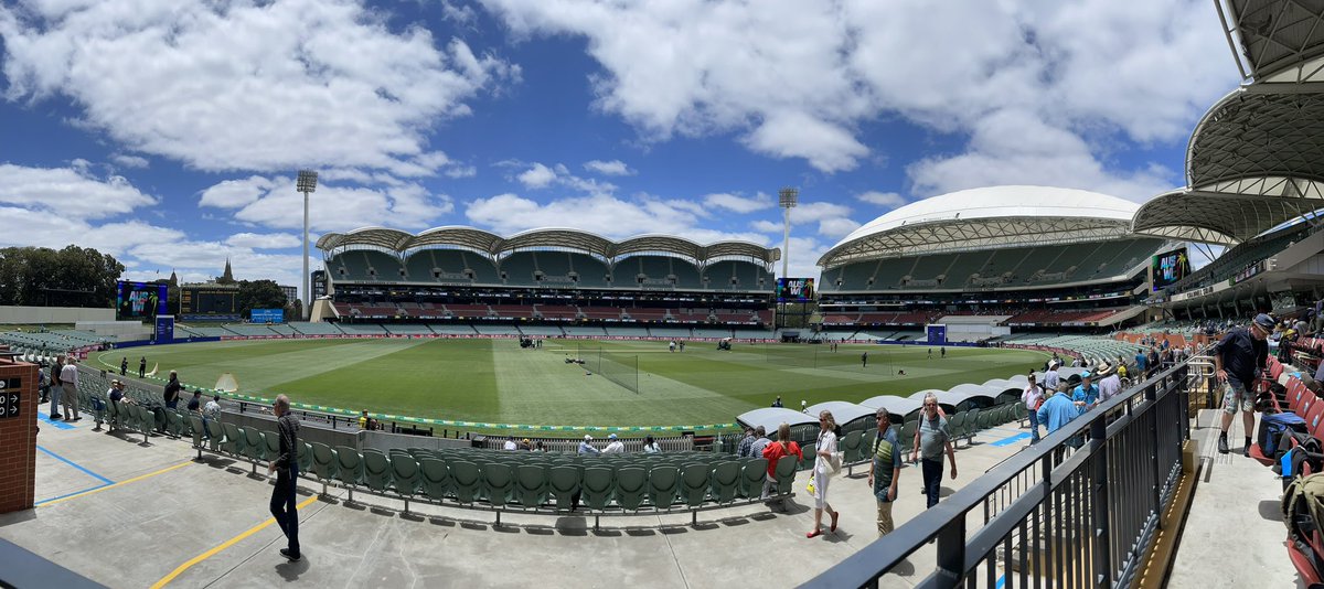 AussieVilla's tweet photo. Nothing like the 1st day of a test match at the best cricket ground in Australia if not the world! @abcsport @FOXSportsAUS https://t.co/YCEoXjvH70
