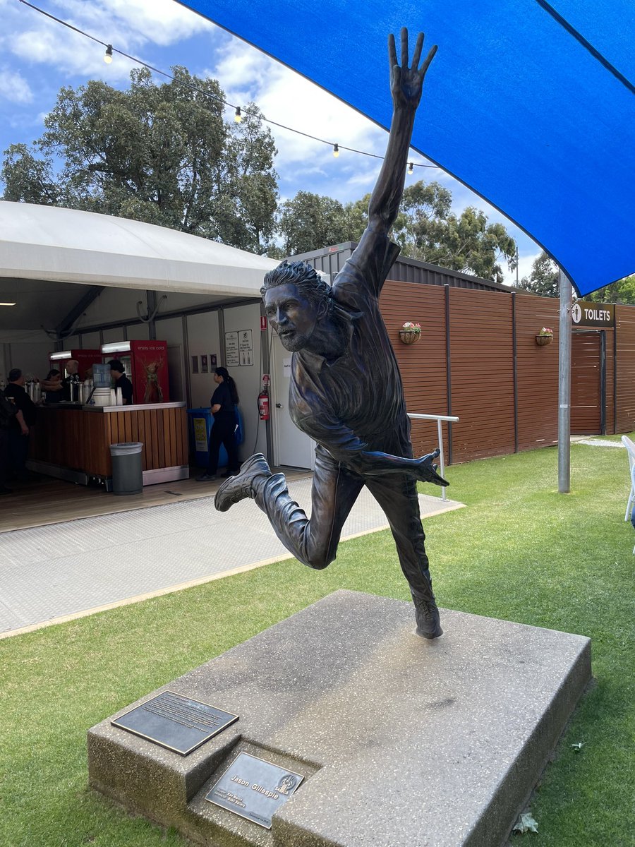 AussieVilla's tweet photo. Nothing like the 1st day of a test match at the best cricket ground in Australia if not the world! @abcsport @FOXSportsAUS https://t.co/YCEoXjvH70