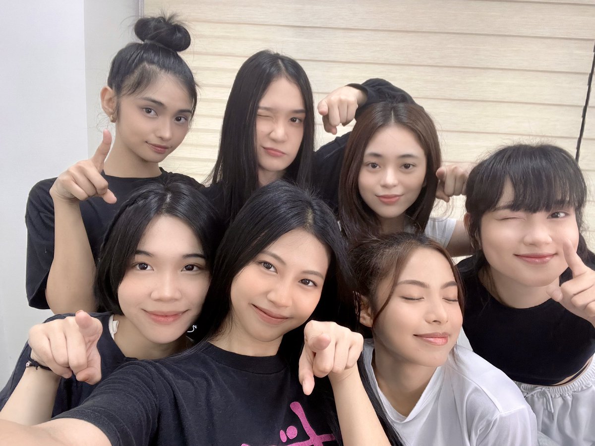 ygig_official's tweet photo. [#YGIG] TEKA! Kumusta po kayo? 🤓 We hope you’re having a great day~ Know that we're always here for you! YTING! ✊🏼 https://t.co/q8nH6WSlY2