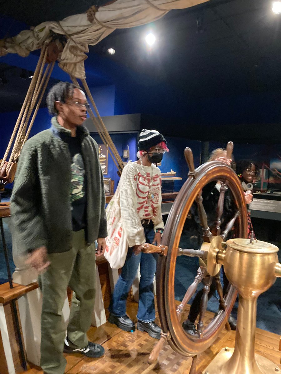 Some fun from MSI Chicago today with the Rich Township Raptor IB DP students! #richinstudentssuccess #MSIChicago #RaptorsIBDP
#MSIHoliday