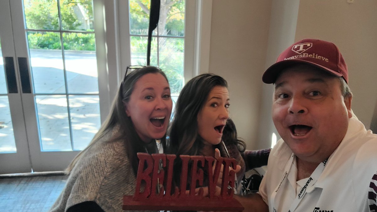 Toups_J's tweet image. A4 I was blessed to present at the @lead4ward #think2022 conference. The theme of the conference was BELIEVE. My career was highlighted. I made 100s of educators across the state smile. AMAZING moment of my life. It might have been the genesis of the #AlwaysBelieve school! #TXed