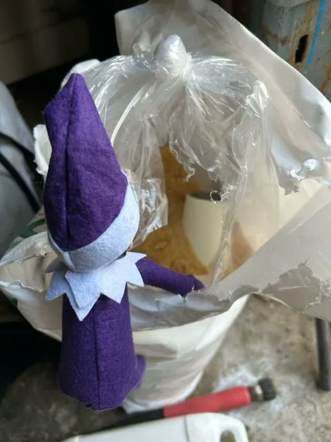 PhoenixPCC1's tweet photo. Sparkle here helping change the resin.

https://t.co/0iBhaPhjye 

Please contact us if you require a quote on 03301244085

#resin #naughtyelf #gutterclean https://t.co/IDGEsBXHiz