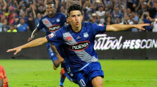 marcel_munozO's tweet photo. Fernando Gaibor muy cerca de volver a #Emelec para el 2023. El mediocampista mostró toda su predisposición y eso agilitó a que las negociaciones vayan por muy buen camino. Horas claves para su vuelta🕰️👀. https://t.co/jPkHbvAd3j
