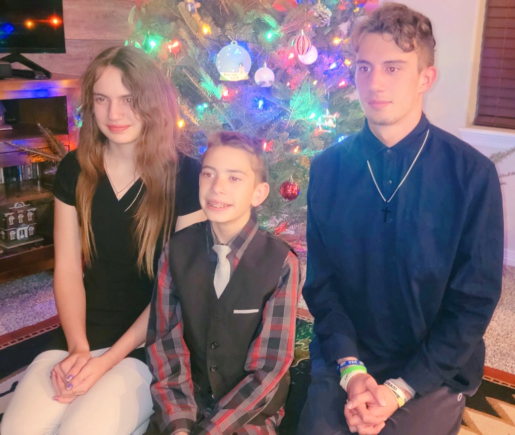 skmeier23's tweet photo. 17 years of taking Christmas photos and I think it gets harder every year🤣🥰🤷‍♀️🎅🌲 https://t.co/FcO0g8F72R