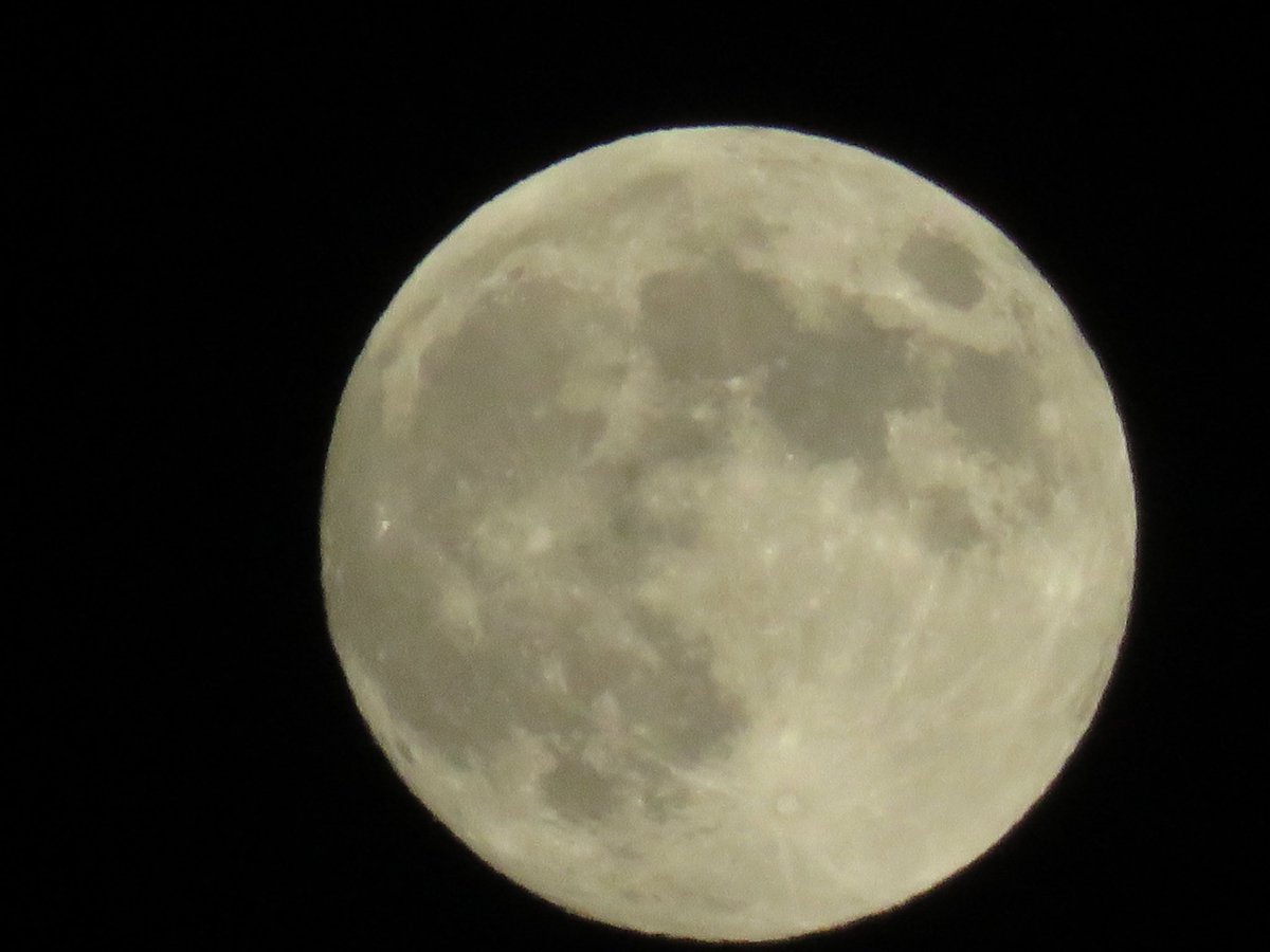 Billygpi's tweet photo. Last full moon of 2022. Nice clear night for it, Mars sitting just to the left when I took the picture. https://t.co/TEqkb1BiBu