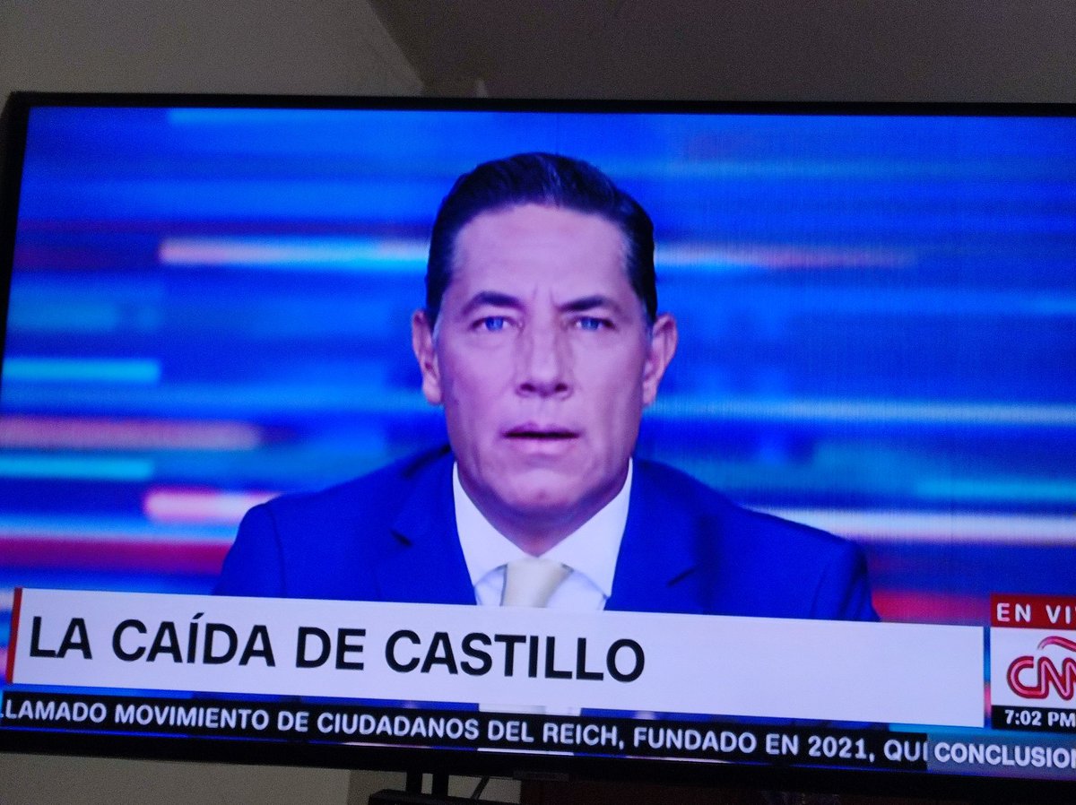 #ConcluCastilloFin Para suerte de nosotros #Castillo no sabia  nada de la constitución... A quien se le ocurre hacer un #GolpeDeEstado sin tener de su lado a las #FuerzasArmadas. 
Se ahorcó solo...
Pero está historia continuará...