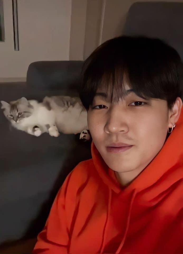 Kimhan_L2's tweet photo. แมวเล็กรอแมวเด็กตื่น https://t.co/l3F9WV9bZx