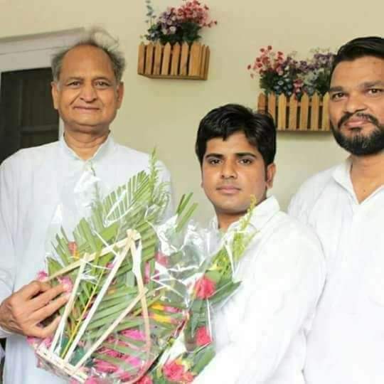 SagarNemiwal's tweet photo. #CongressCyberTeam के सबसे मजबूत स्तम्भ, अजीज मित्र, भाई @RCYadav51 को जन्मदिन की हार्दिक बधाई एवं ढ़ेर सारी शुभकामनाएँ, हम श्री बालाजी महाराज से आपके अच्छे स्वास्थ्य एवं दीर्घायु की कामना करते हैं ।
#HBDRamBhai
#Team_Lokesh_Sharma 💐💐💐🎂 https://t.co/9B24AMJD4O