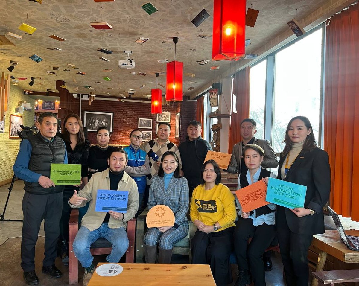 Шүгэл үлээгчийн эрсдэл ба тэмцэл сэдэвт Хүний эрхийн өдөрт зориулсан сэтгүүлчдийн өглөөний уулзалтад Мөнхбат өмгөөлөгч Энхцэцэгийн хамт кейсээ ярьлаа 😎🤓 <a href="/CitizenMunkhbat/">Citizen Munkhbat, Comedian Munkhbat</a>