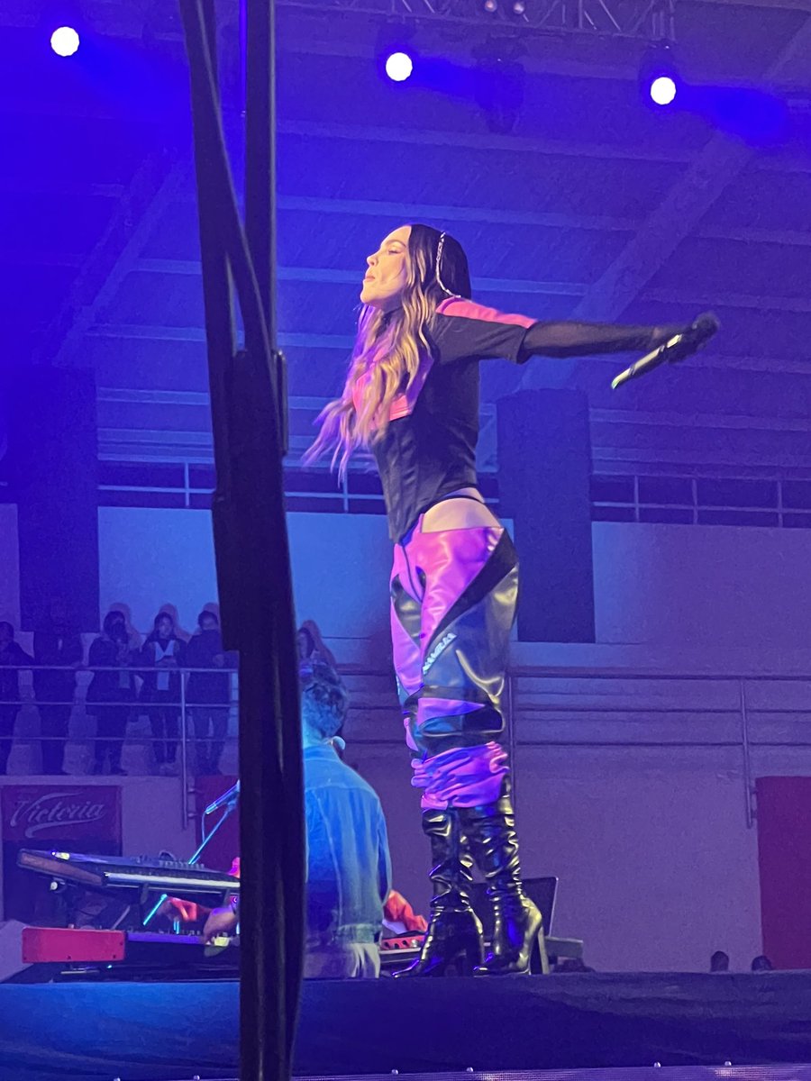 simplementechuy's tweet photo. BELLEZA! @belindapop #chignahuapan #FeriaDelArbolYLaEsfera #PerfeccionHumana https://t.co/vqdvupwh3V