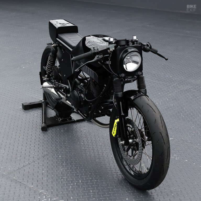 台湾🇹🇼 ヤマハ SR150を、台湾🇹🇼「Twentytwo Custom 」がカフェ