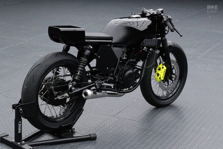 台湾🇹🇼 ヤマハ SR150を、台湾🇹🇼「Twentytwo Custom 」がカフェ