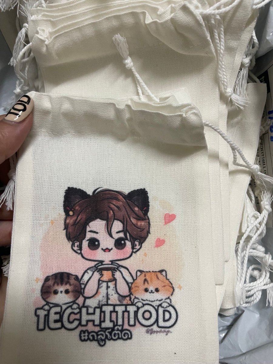 l3xxmmy_tt's tweet photo. วันนี้ใครไปให้กำลัง @techittod ที่ GMM
มารับของแจกกับเราได้น้าาา ขอโทษที่ทำมาไม่เยอะนะคะ เจอกันหลังเลิกงาน 💕
#techittod #กลูโต๊ด https://t.co/kahukVra2Y