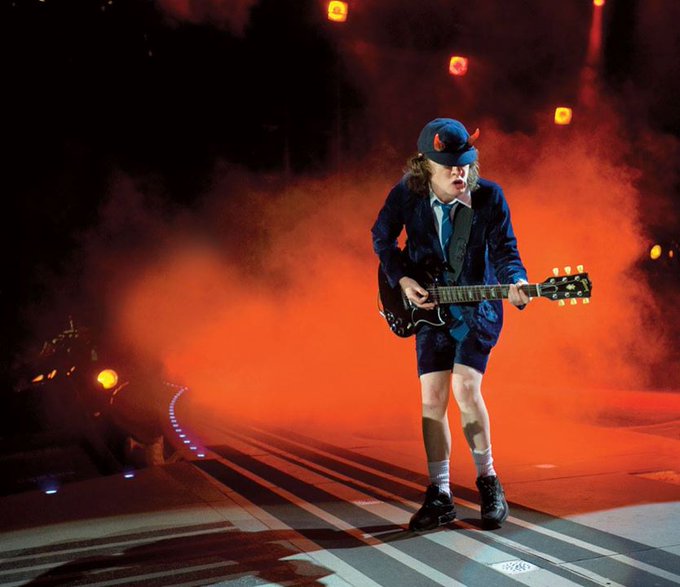 crockpics's tweet photo. Angus Young https://t.co/WFW43hm393