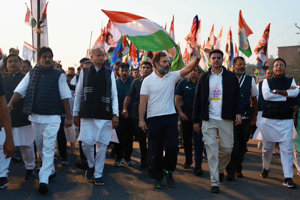 ashokgehlot51's tweet photo. हर नई सुबह, कारवां बढ़ता जा रहा है...
#BharatJodoYatra https://t.co/11A6ggU7RC